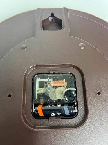 Настенные часы SEIKO QXA153BN из дерева Настенные часы SEIKO QXA153BN из дерева